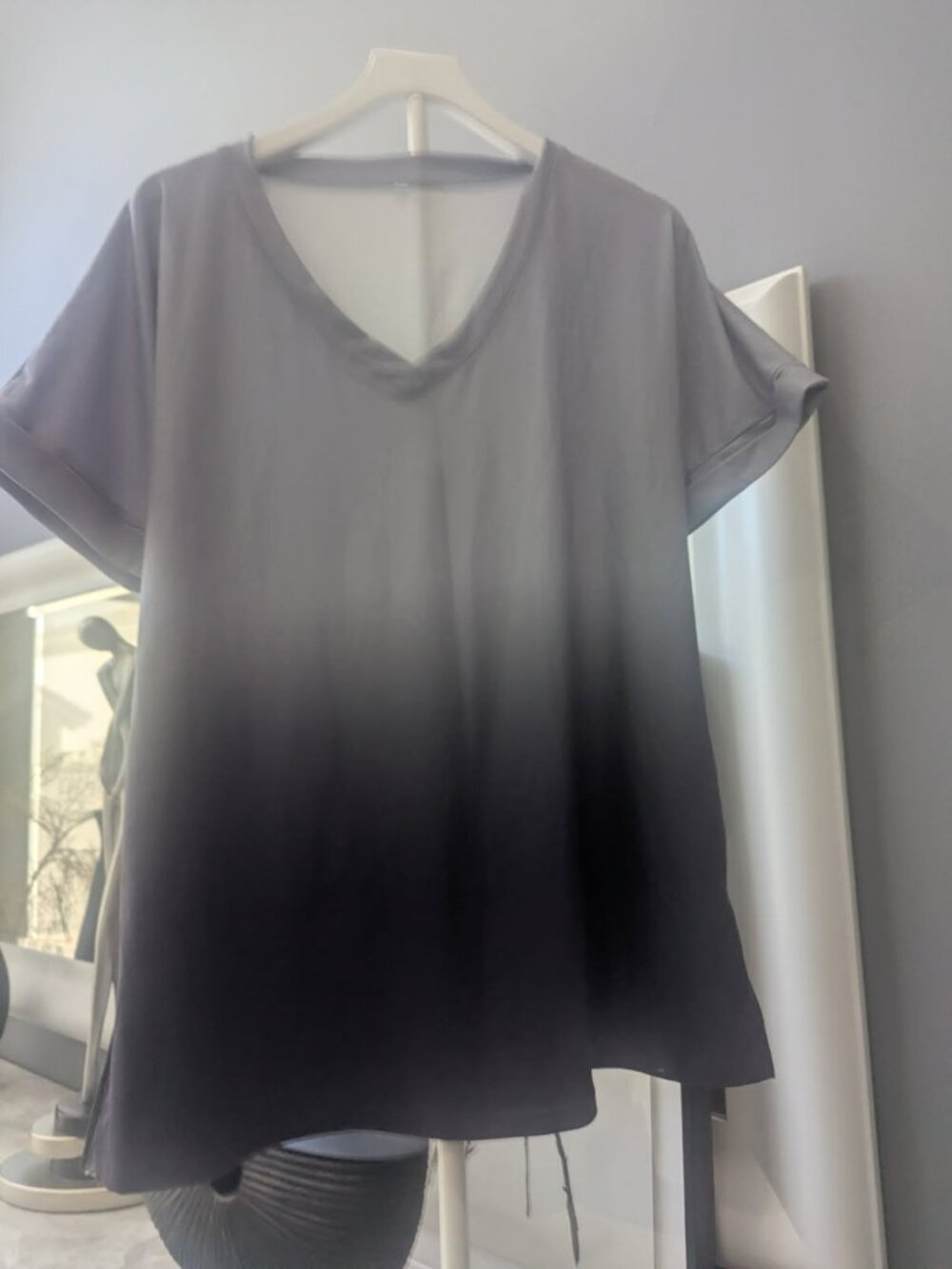 Light & Dark Gray Ombre V-Neck Top Size XL – New